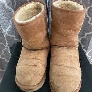 Tan Uggs